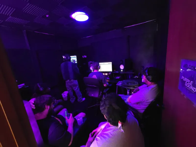 Everyone in, eyes on the session