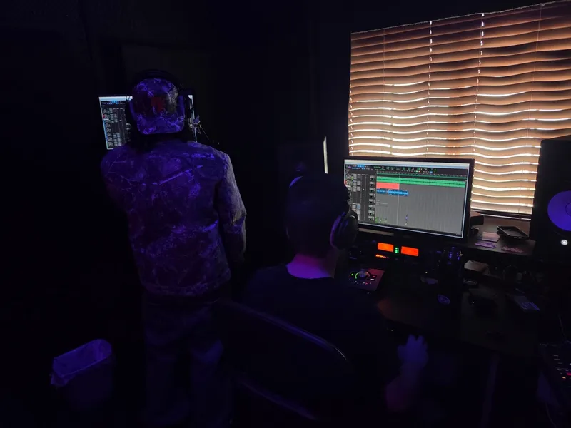 Over the desk, the session up on screen