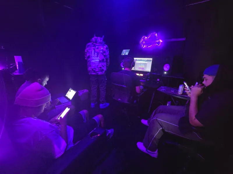 Phones out, the session on screen