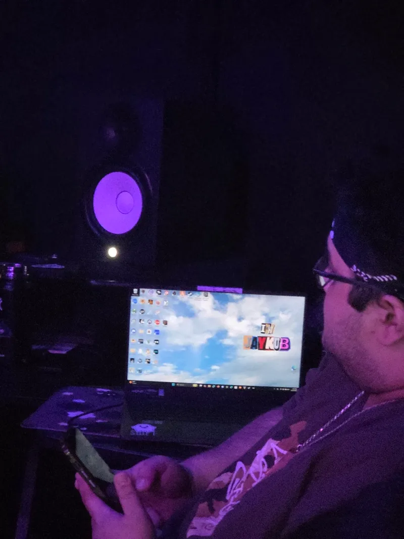 Cueing the next one at the booth